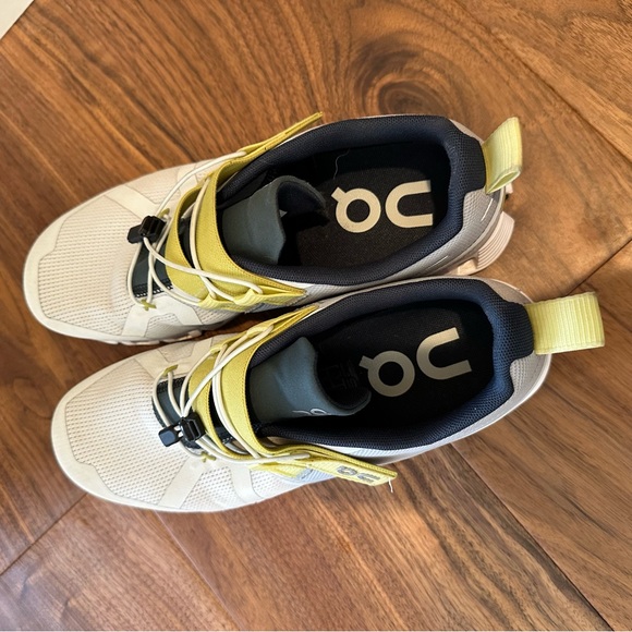 On Cloud Mens Nexus sneakers in the Glacier-Limelight colorway. - Picture 6 of 9